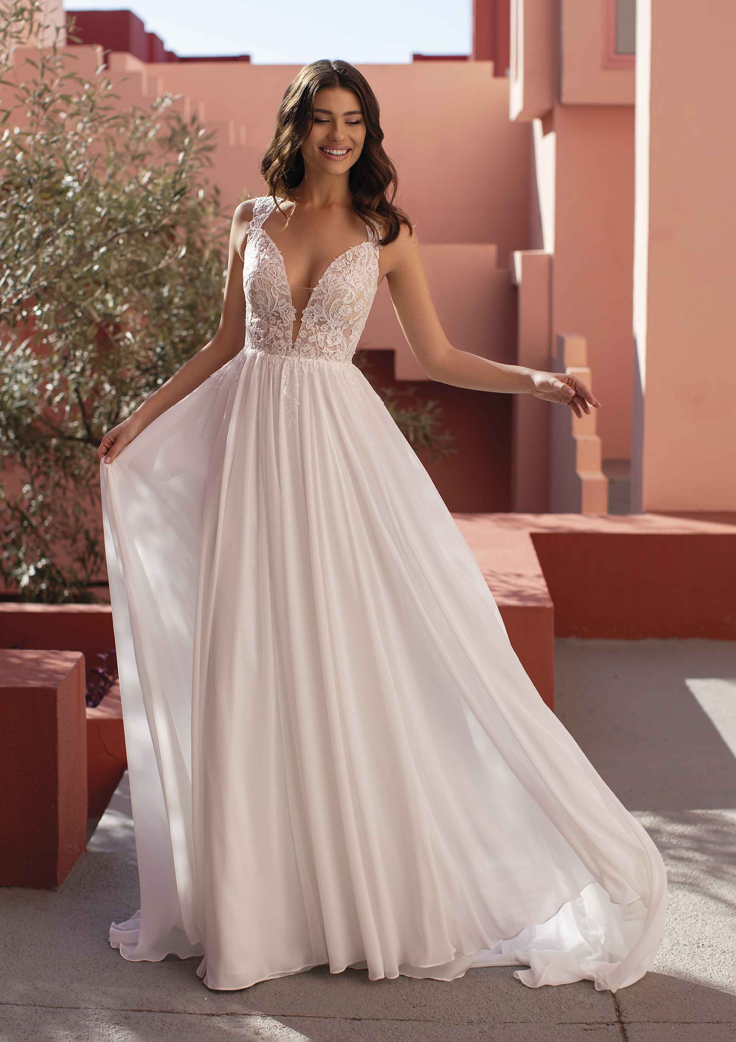 Modell im Hochzeitskleid